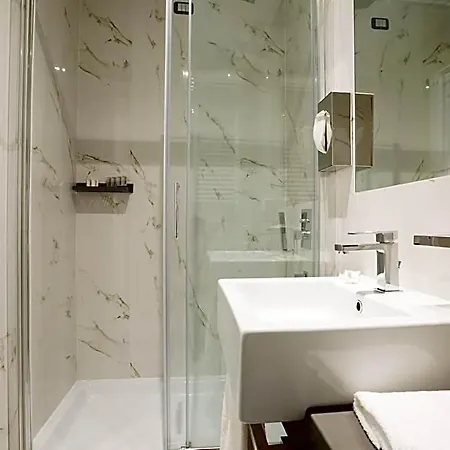 Crosti Hotel 3*