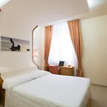 فندق Crosti
