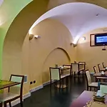 Crosti فندق 3*