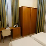 Crosti 호텔 3*