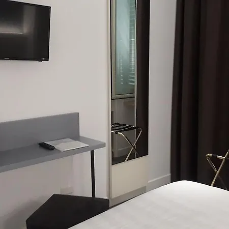 Crosti 호텔 3*